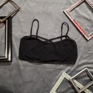 Strappy crop top 🌞